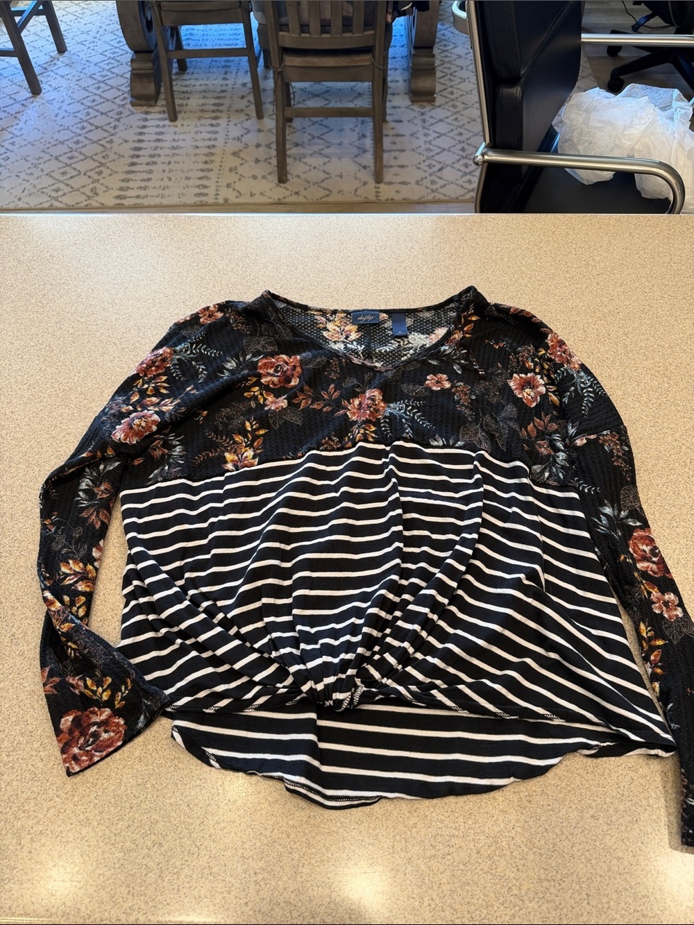 Day trip Black Floral & Striped Twist-Front Women’s Top XL